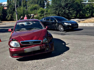 На перехресті в центрі Запоріжжя зіткнулися дві автівки (фото)