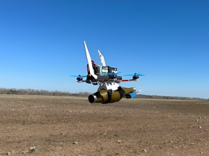 Росіяни вдарили fpv-дроном по сільгосптехніці - на Запоріжжі постраждав водій трактора