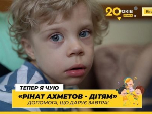 «Зможе піти до садочка»: 3-річний Михайло з Дніпра отримав слухові апарати від Фонду Ріната Ахметова