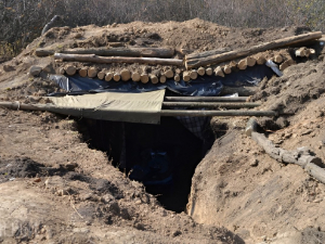Фото дерев'яного укріплення, ілюстративне
