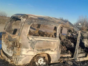 Спалена автівка на трасі в Запорізькій області, у якій загинула російська волонтерка