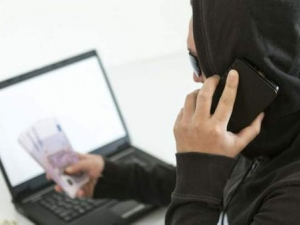 Обчистив рахунки клієнтів – у Запоріжжі ексбанкір вкрав понад 800 тисяч гривень