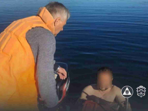 На Правобережному пляжі чоловіка віднесло течією до ДніпроГЕС