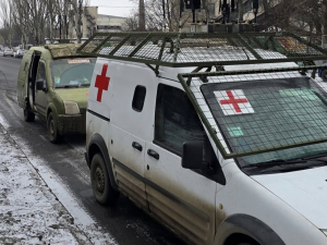 Кілька днів лежала в згорілому будинку з пораненою ногою - як у Запорізькому районі евакуювали травмовану жінку (фото, відео)