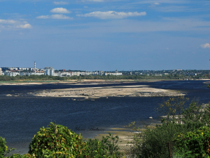 Заїхав у воду і ледь не потонув - у Запоріжжі врятували велосипедиста посеред Дніпра (відео)