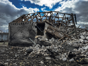 Вибух прогримів біля будинку: росіяни вночі атакували дронами Запорізький район (фото)