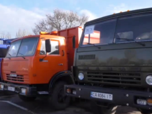 Бійцям запорізької тероборони передали вантажівки, квадроцикл та обладнання для розвідки - відео