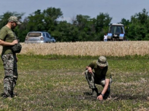 У Запорізькій області військові розміновують поля для аграріїв