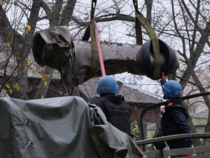 Як у Запоріжжі ліквідували наслідки падіння касетних снарядів ракети «Іскандер-К», що розсипалися серед житлового масиву