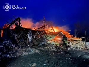 Горіли будинки, гараж та авто: сім пожеж спалахнули у Запорізькому районі через обстріли (фото)