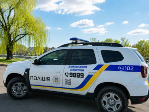 У центрі Запоріжжя чоловік спробував винести товари з супермаркета, не сплативши за покупки.