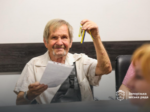В Запоріжжі вісім родин  отримали нові квартири замість аварійного житла