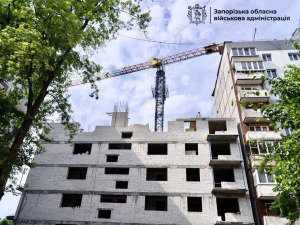 П’ять із дев’яти поверхів уже звели —  як у Запоріжжі рухається відбудова будинків на вулиці Запорізькій (фото, відео)