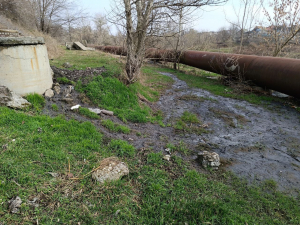 Поблизу річки у Запоріжжі стався виток каналізаційних стоків - на місце виїхали екологи