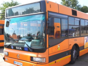 Транспорт з Італії вирушить на маршрути - в Запоріжжі ще шість автобусів готові до роботи (фото, відео)