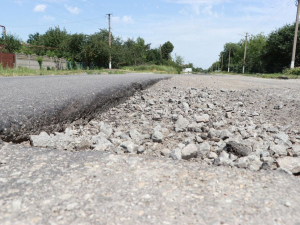 Для евакуації з фронту та цивільної логістики - важлива дорога у Запорізькій області знаходиться в жахливому стані (фото)