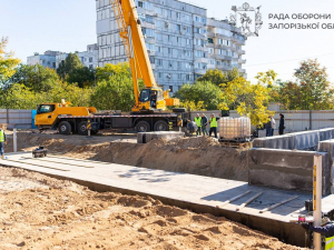 У Хортицькому районі Запоріжжя будують підземне укриття серед багатоповерхівок