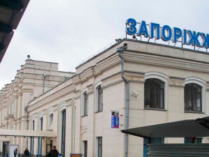 "Жартівника" на волю не випустили - запорізький суд залишив під вартою чоловіка за фейкову "бомбу" на вокзалі