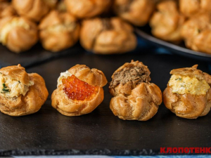 Замість традиційних бутербродів - готуємо до Нового року оригінальні заварні канапки з різними начинками 