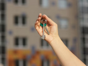 Велика прийомна родина, яка  евакуювалася з Новомиколаївки, у Запоріжжі отримає новий дім