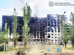 Опинилася під завалами власного будинку - на Запоріжжі росіяни скинули авіабомби на прифронтове місто, постраждала жінка