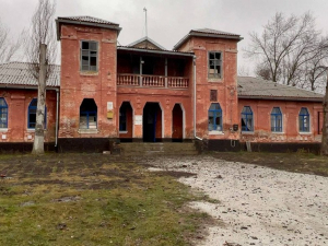 Перлина українського модерну: російські КАБи зруйнували будинок культури на Запоріжжі (фото)