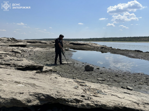 Боєприпас часів Другої світової - у Запоріжжі піротехніки виявили стару міну (фото, відео)