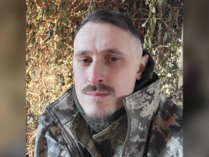 Ветеран із Чернівців після 32 операцій став кар'єрним консультантом і відкрив студію арт-терапії.
