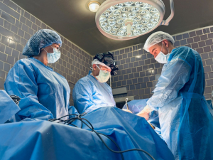 "Діаліз — це важкий шлях": запорізькі лікарі успішно провели дві унікальні трансплантації нирок (фото)