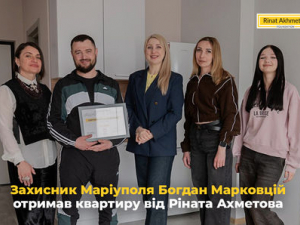 Захисник Маріуполя Богдан Марковцій отримав власну квартиру від Фонду Ріната Ахметова
