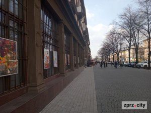 У Запоріжжі покажуть роботи київської художниці, створені в еміграції з підручних матеріалів