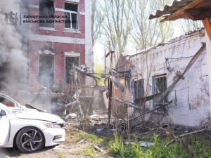 Безпілотники вдарили по трьох районах Запоріжжя: росіяни атакували житлові квартали, є поранені (фото, відео)