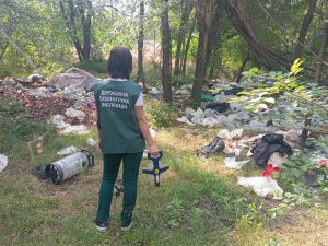 Забруднили квартал — у Запоріжжі в житловому секторі знайшли кілька звалищ з відходами (фото)