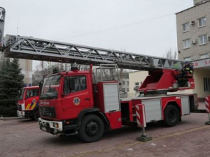 Запорізькі рятувальники отримали від німецького клубу Mercedes-Benz з 30-метровою драбиною