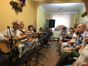 Пісні про цінності — у Запоріжжі на концерті зібрали кошти на підтримку поранених бійців