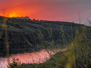 Запорізька фотографиня показала дивовижний захід сонця на Хортиці - фото