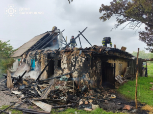 У Запорізькій області дві жінки дістали поранень внаслідок ворожих атак, фото: ГУ ДСНС України у Запорізькій області 