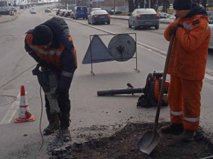 У Запоріжжі відремонтували дорогу на під'їзді  до греблі Дніпрогесу - фото