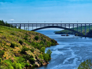 У Запоріжжі чоловік зістрибнув з мосту Преображенського - подробиці