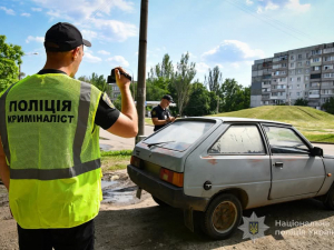 Про угон дізнався від патрульних - у спальному районі Запоріжжя двоє молодиків викрали авто зі стоянки 