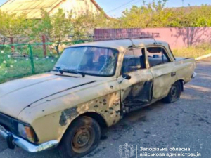 У Запорізькій області ворог полює на цивільні автівки з людьми - поранена людина