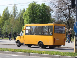 Відсутність житла та погана робота маршруток - на що ще скаржились люди під час гарячої лінії з начальником ЗОВА