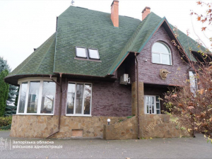 Велика прийомна родина повернулася до України та отримала новий дім у Запоріжжі