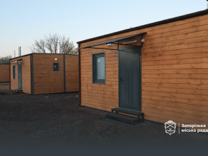 Готове майже наполовину — у Запоріжжі будують нове модульне містечко для переселенців (фото)