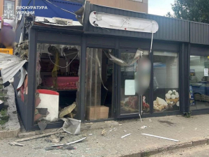 Ворон ударив  FPV-дроном по магазину у Запорожжі, фото обласної прокуратури