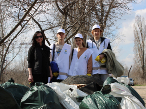 У Запоріжжі в балці Сагайдачного відбулась екотолока. Фото: Карітас Запоріжжя