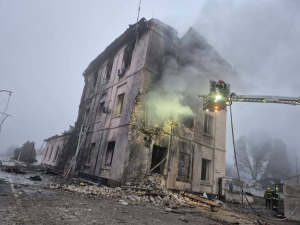 Ворожий обстріл пошкодив залізничну станцію під Запоріжжям: поїзди східного напрямку рухаються із затримками