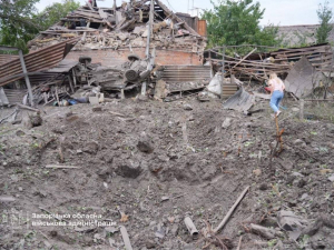 Росіяни вдарили КАБами по Запоріжжю: приватний сектор і кладовище зазнали руйнувань. Є поранені.