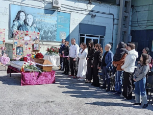 У столиці попрощалися з волонтером з Оріхова та його п'ятирічною донечкою, які загинули під час масованої атаки (фото)
