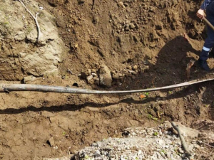 Трубу сплющило під землею: нічні ракетні удари зруйнували газопровід у Запоріжжі